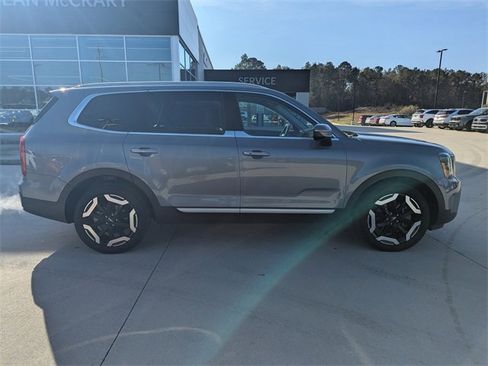 Used 2024 Kia Telluride S w/ S Sunroof Package image 2