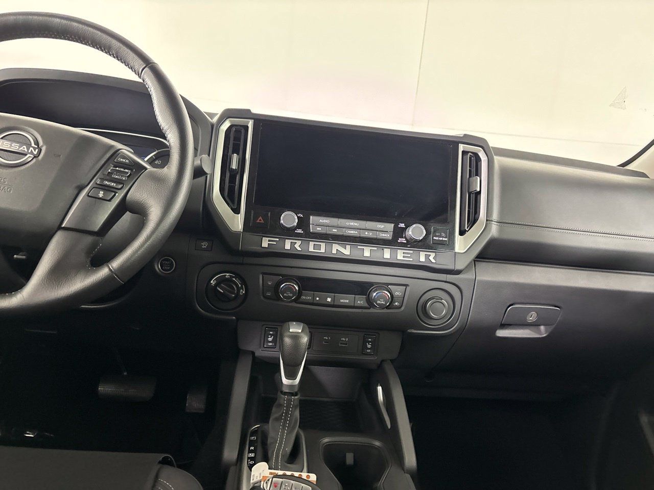 Used 2025 Nissan Frontier SV w/ SV Convenience Package AWD/4WD image 25