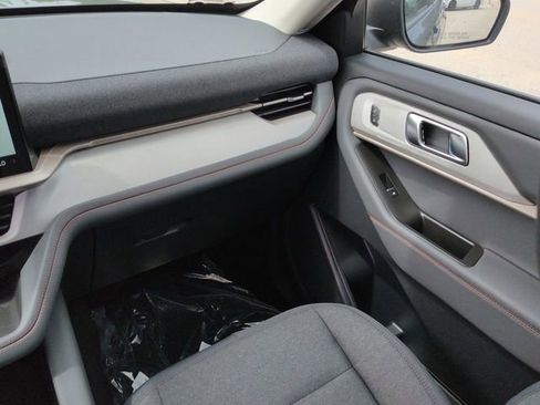 New 2025 Ford Explorer Active image 17