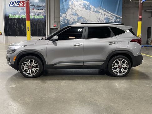 Used 2021 Kia Seltos SX w/ SX Sunroof Package AWD/4WD image 2