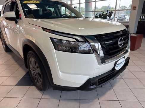 Used 2024 Nissan Pathfinder SV AWD/4WD image 6