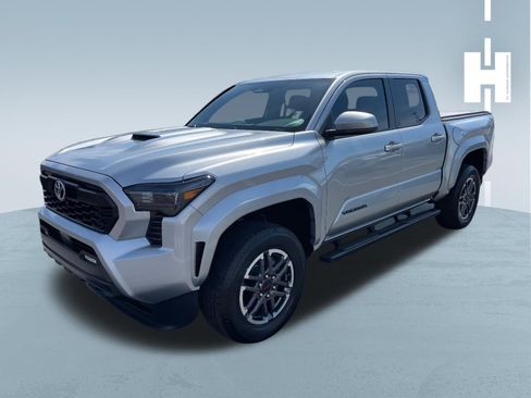 Used 2025 Toyota Tacoma TRD Sport image 3