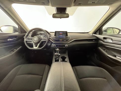 Used 2025 Nissan Altima 2.5 SV image 9