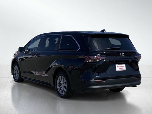 Certified 2026 Toyota Sienna LE FWD image 4