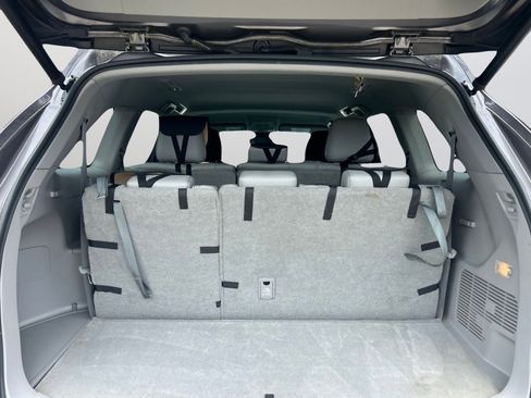 Used 2019 Toyota Highlander Plus FWD image 37