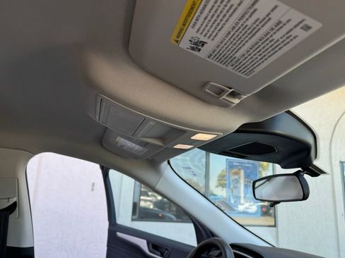 Used 2022 Ford Escape SE image 27