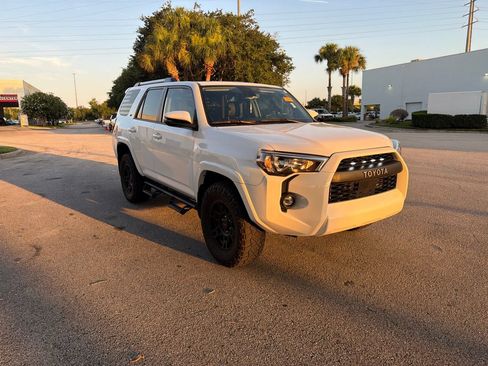 Used 2024 Toyota 4Runner SR5 Premium w/ Moonroof Package AWD/4WD image 7