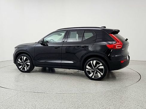 Certified 2025 Volvo XC40 B5 Plus AWD/4WD image 7