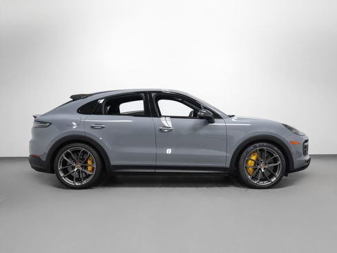 Certified 2023 Porsche Cayenne Turbo GT AWD/4WD image 13