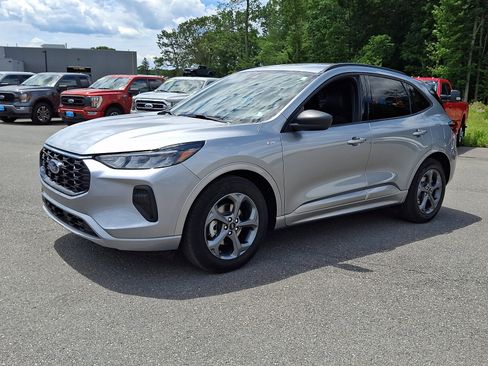 Used 2024 Ford Escape ST-Line w/ Tech Pack #1 FWD image 3