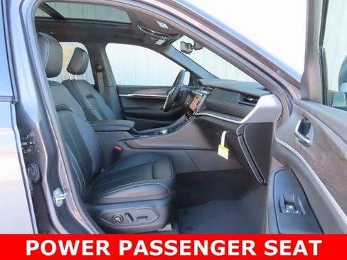 New 2026 Jeep Grand Cherokee L Limited w/ Luxury Tech Group II AWD/4WD image 25