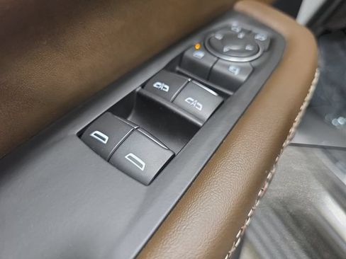 Used 2025 GMC Yukon Denali Ultimate AWD/4WD image 27