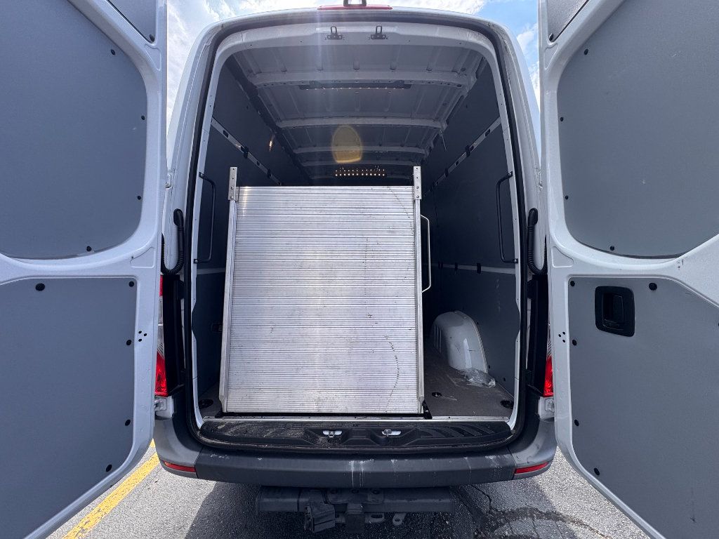 Used 2024 Mercedes-Benz Sprinter 2500 image 28