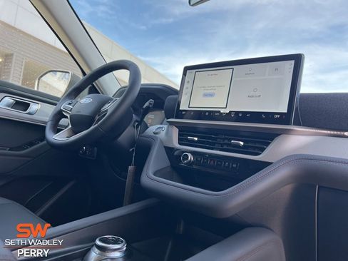 New 2026 Ford Explorer Active w/ Active Comfort Package image 2