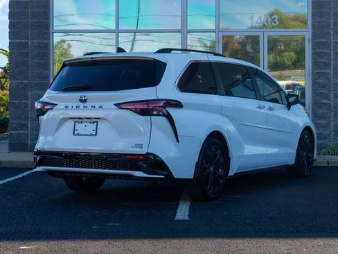 Used 2023 Toyota Sienna XSE image 6
