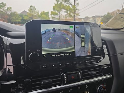 Certified 2025 Nissan Pathfinder SL image 24