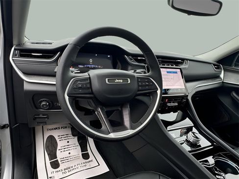 Certified 2023 Jeep Grand Cherokee L Limited w/ Trailer Tow Group (B) image 12