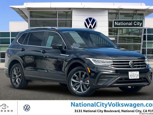 Certified 2023 Volkswagen Tiguan SE w/ Panoramic Sunroof Package image 1