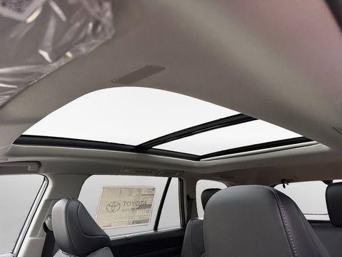 New 2026 Toyota Grand Highlander Platinum image 25