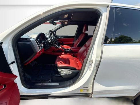 Used 2016 Porsche Cayenne w/ Premium Package image 21