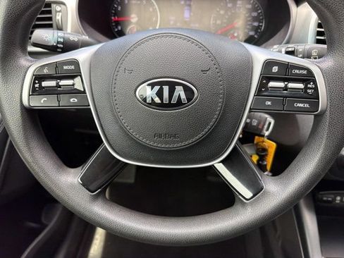 Used 2020 Kia Sorento LX FWD image 23