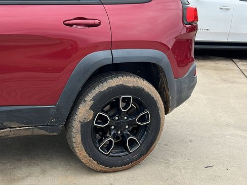 Used 2014 Jeep Cherokee Trailhawk w/ Technology Group image 12