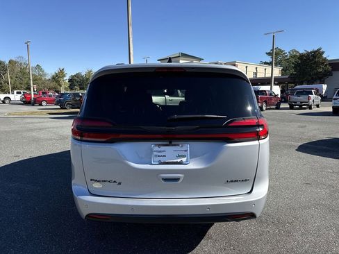 New 2026 Chrysler Pacifica Limited w/ S Appearance Package image 4