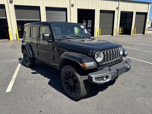 Used 2025 Jeep Wrangler Unlimited Sahara w/ Safety Group AWD/4WD image 3