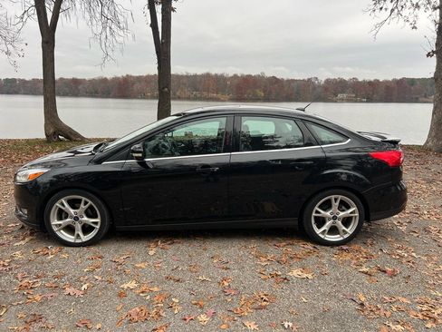 Used 2016 Ford Focus Titanium w/ Titanium Technology Package FWD image 1