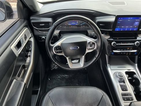 Used 2023 Ford Explorer Limited w/ Equipment Group 301A RWD image 16