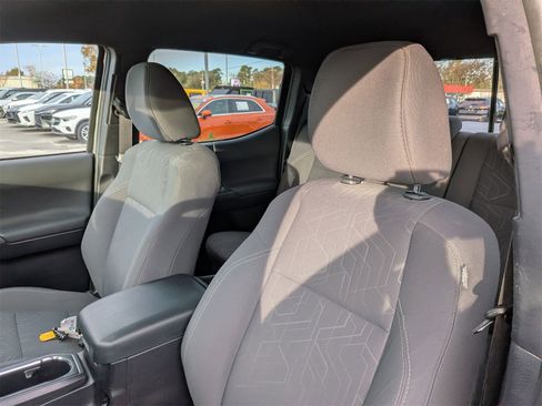 Used 2017 Toyota Tacoma TRD Sport image 15