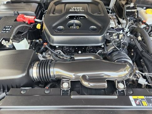 Used 2020 Jeep Wrangler Unlimited Sahara AWD/4WD image 30