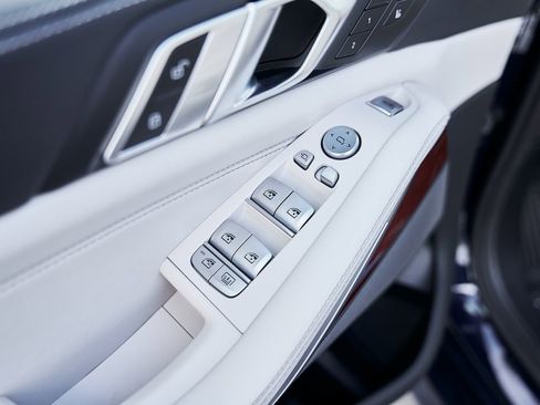 Used 2024 BMW ALPINA XB7 ALPINA XB7 image 33