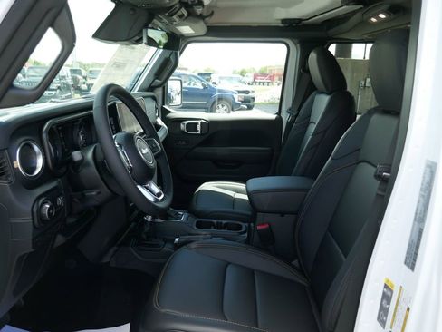 New 2026 Jeep Wrangler Unlimited Sahara AWD/4WD image 12