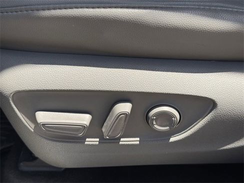 Used 2023 Toyota Highlander Limited image 29