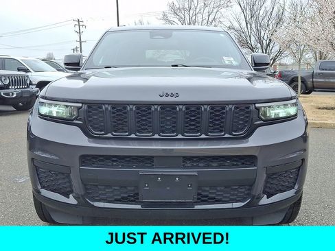 Used 2023 Jeep Grand Cherokee L Laredo image 2