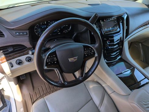 Used 2017 Cadillac Escalade Luxury image 16