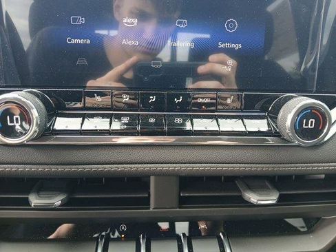 New 2025 Chevrolet Colorado LT image 19