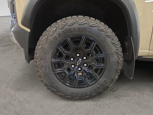 Used 2024 Chevrolet Colorado Trail Boss w/ Advanced Trailering Package AWD/4WD image 9