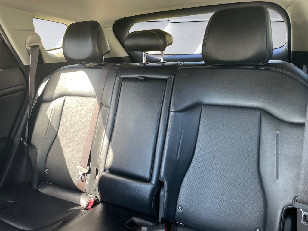 Used 2023 Kia Sportage EX AWD/4WD image 15