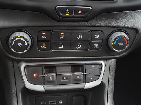 Used 2022 GMC Terrain SLE image 22