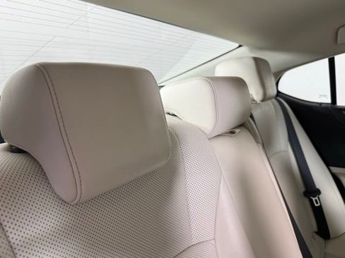 Used 2025 Lexus ES 300h w/ Premium Package image 30