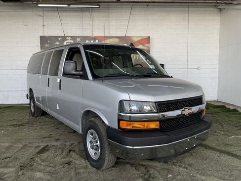 Used 2016 Chevrolet Express 3500 LT w/ LT Preferred Equipment Group image 7