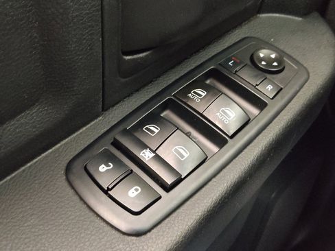 Used 2018 RAM 1500 Express RWD image 27
