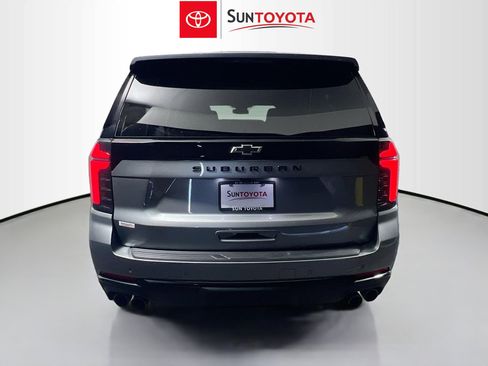 Used 2025 Chevrolet Suburban Z71 image 5