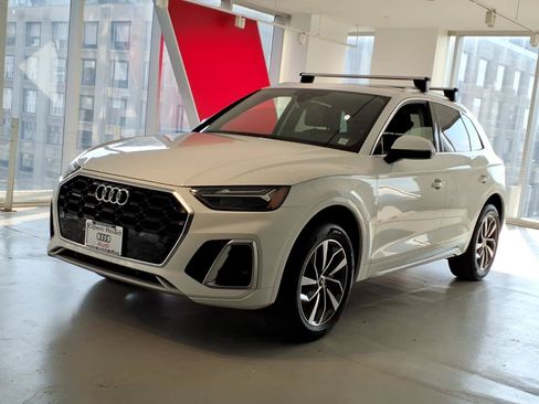 Used 2023 Audi Q5 2.0T Premium w/ Convenience Package AWD/4WD image 1