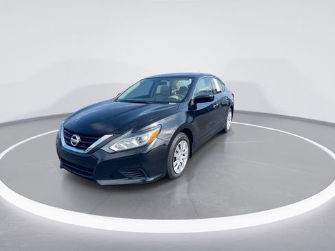 Used 2017 Nissan Altima 2.5 S w/ Power Driver Seat Package FWD image 4