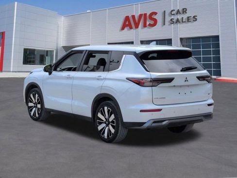 Used 2025 Mitsubishi Outlander SE FWD image 9