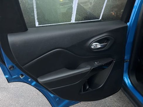 Used 2023 Jeep Cherokee Altitude Lux AWD/4WD image 11