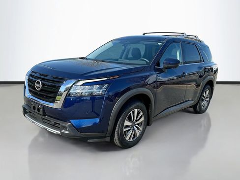 Used 2023 Nissan Pathfinder SL image 3